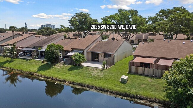 Building Photo - 2025 SW 82nd Ave