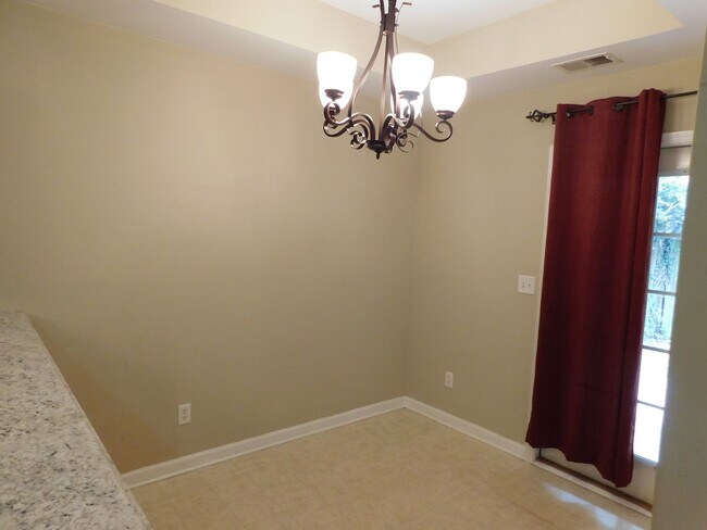 Building Photo - 2755 Southwood Ln