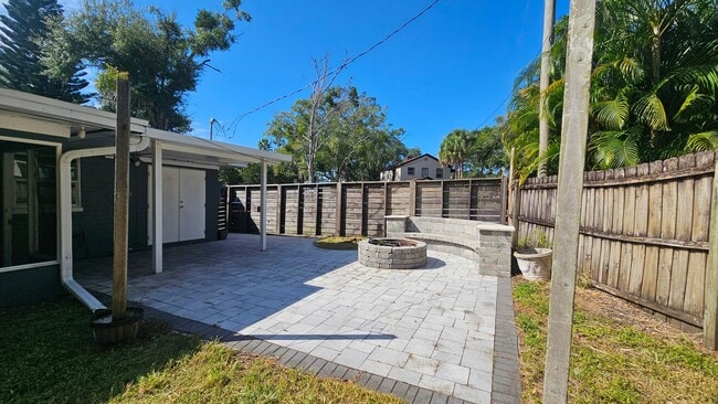 Building Photo - Charming SODO Home with Fenced Backyard and Built-In Fire Pit