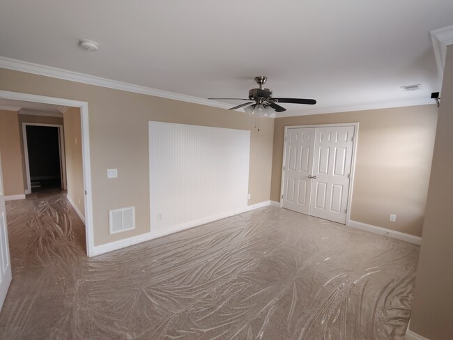 Building Photo - 5001 Laughing Brook Ln