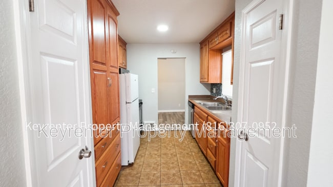 Building Photo - 1817 E 83rd Terrace