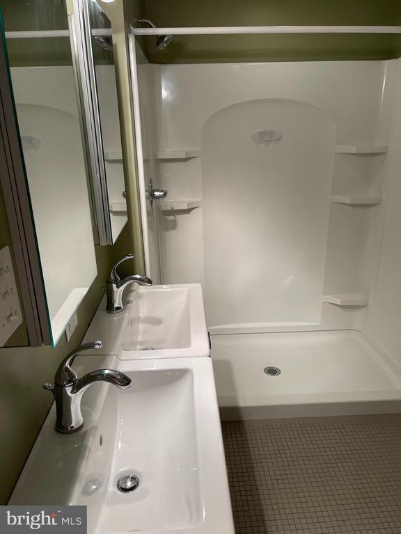 Building Photo - 324 S Juniper St