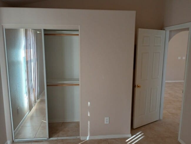 Building Photo - W Concordia Dr