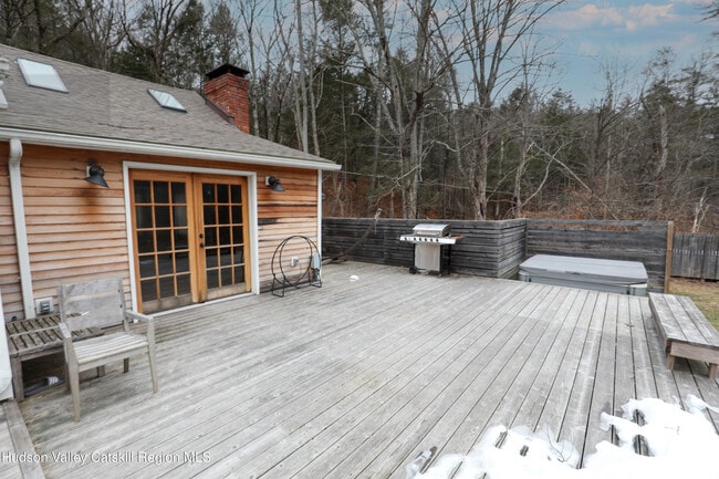 Building Photo - 683 Woodland Valley Rd