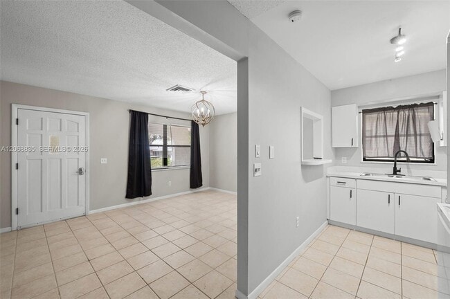 Building Photo - 3317 NE Jeannette Dr