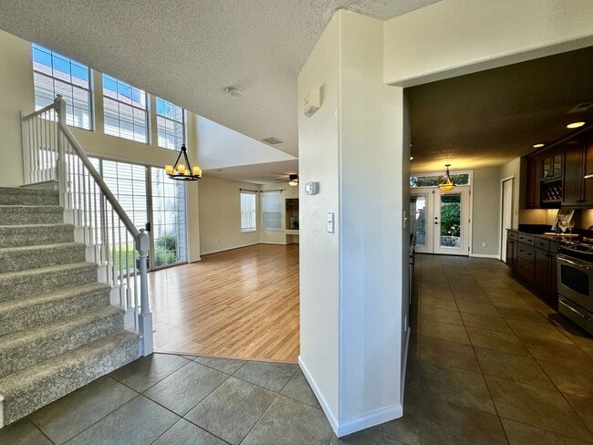Building Photo - Available 08-08-25 in Cedar Crossing! A Pe...