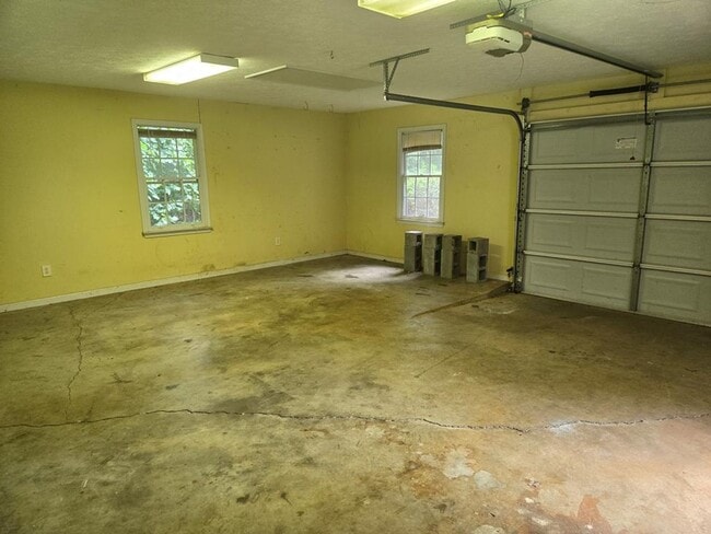 Building Photo - FOR RENT in HARRIS COUNTY with SWIMMING POOL! Available July 1st