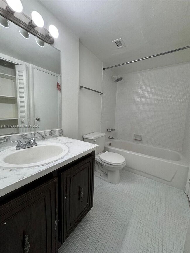 Building Photo - 484 NW 165th St