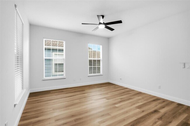 Building Photo - 912 Waterside Dr
