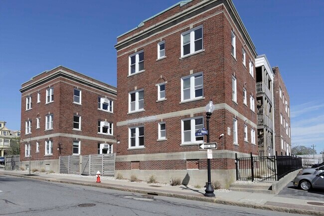 Primary Photo - 191 Elm St