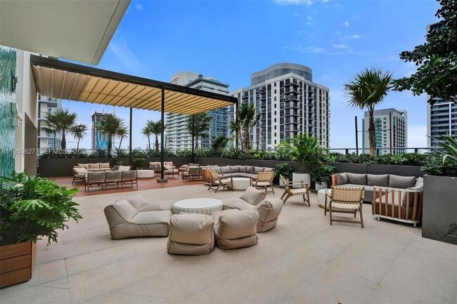 Building Photo - 11 NE 6th St