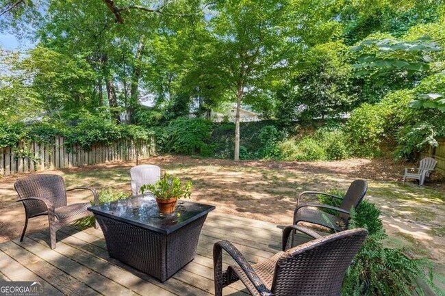 Building Photo - Renovated 2BR/1BA Attic Apartment with In-Unit Washer & Dryer – Prime Atlanta Location
