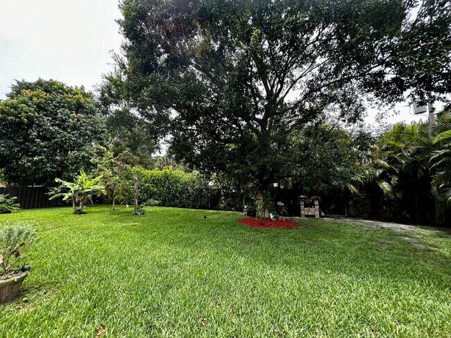 Building Photo - Western Port St. Lucie 3/2/2 with flex/roo...