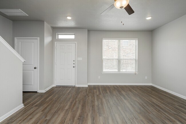 Building Photo - 4089 Cross Park Dr