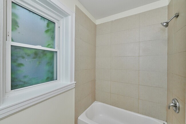 Building Photo - 6330 N Rockwell St