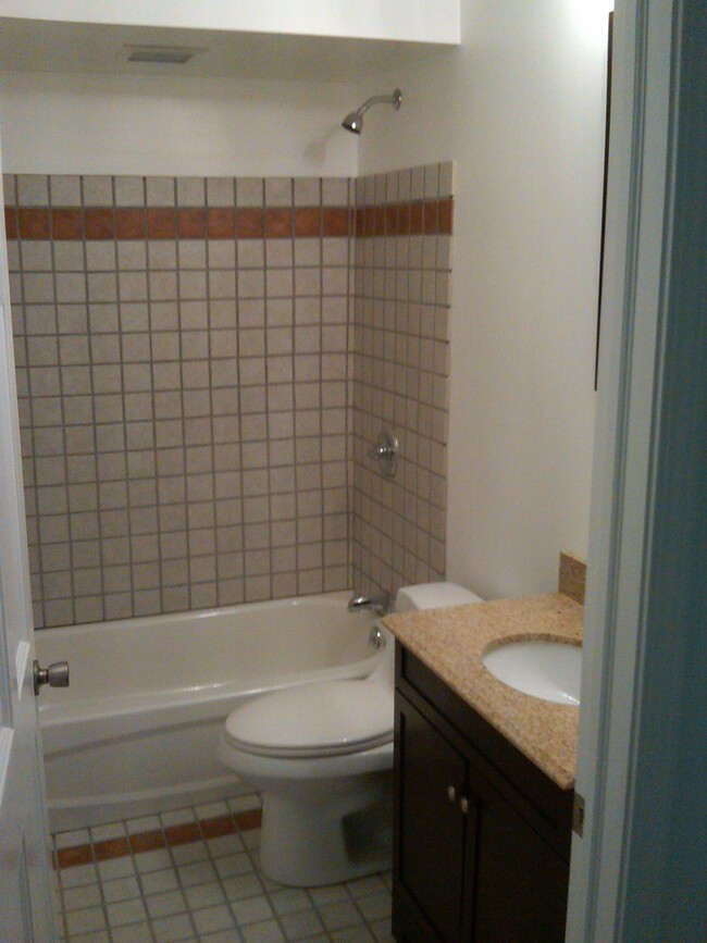 bathroom - 909 West St