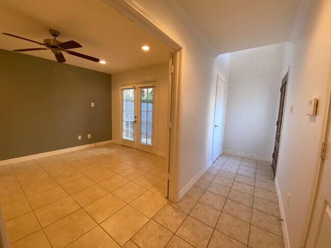 Building Photo - 3710 Sherwood Ln