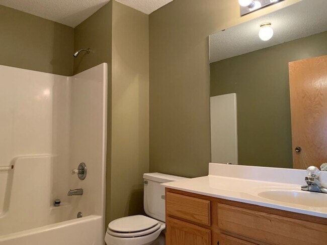 Building Photo - *2Bed*1.5Bath with loft in West Bloomington- Avail Sept 1