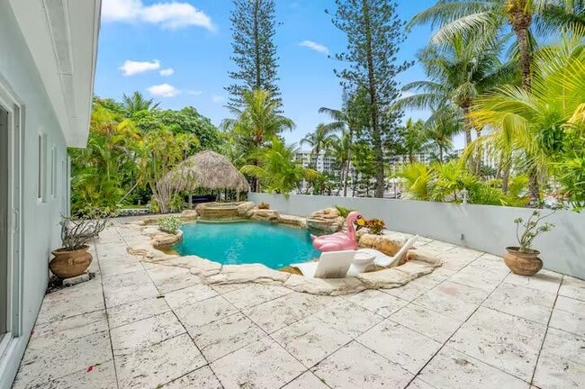 Building Photo - 2780 NE 16th St