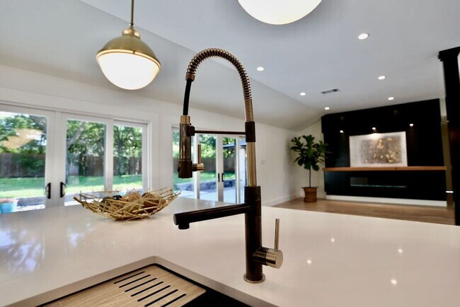 Building Photo - Executive Lease Near Preston Hollow  - Chef's Kitchen, Gated Drive & Spacious Patio