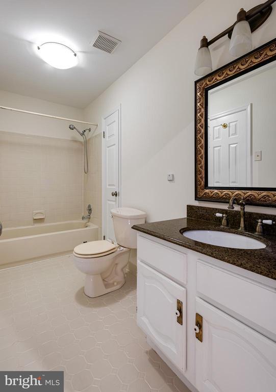 Building Photo - 11 Treaty Dr