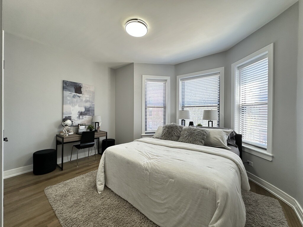 Building Photo - 3840 N Wilton Ave