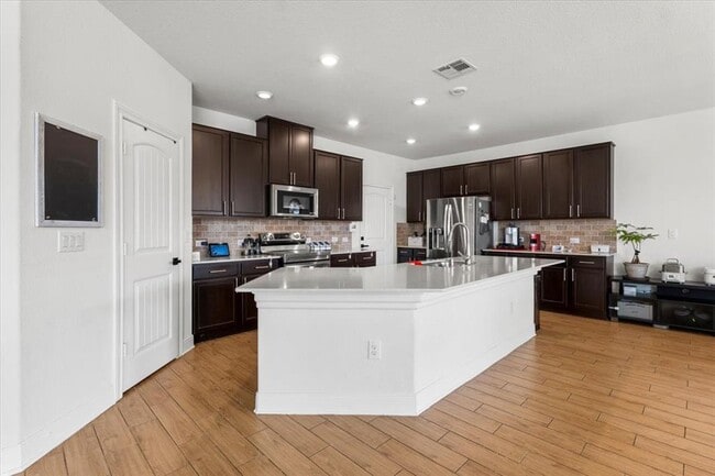 Building Photo - 6713 Ondantra Bnd