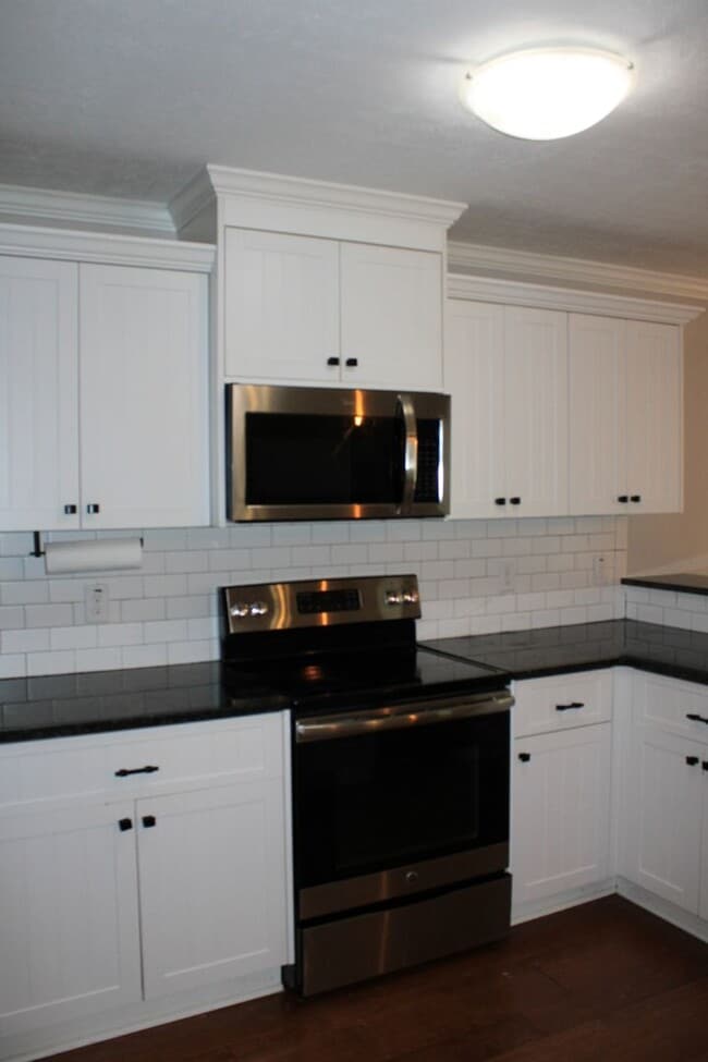 Building Photo - 7105 Summerton Dr