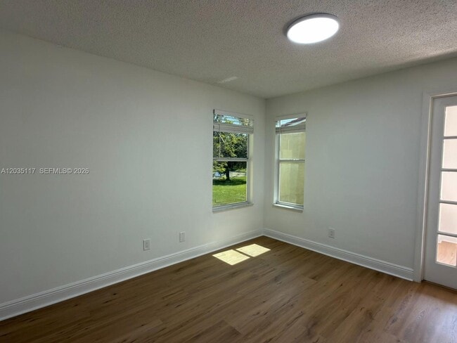 Building Photo - 12840 Vista Isles Dr