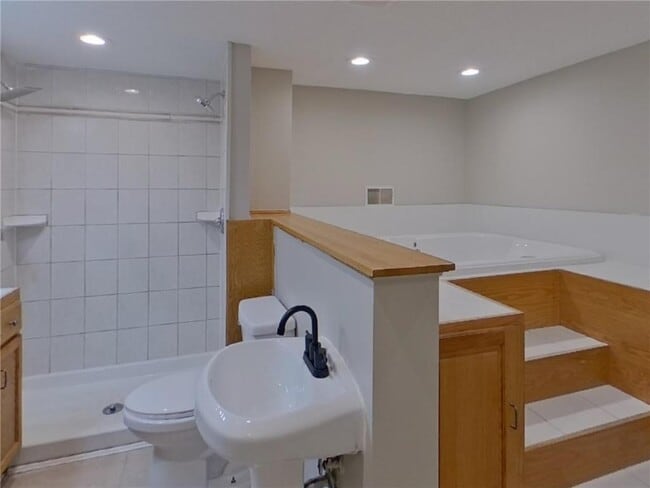 Building Photo - 12015 60th Pl N