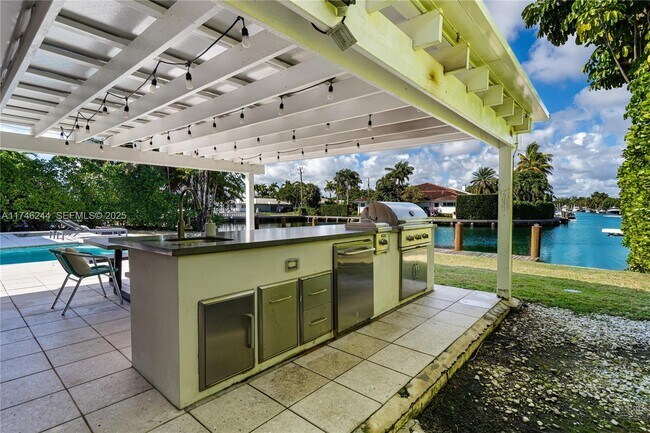 Building Photo - 524 Oleander Dr