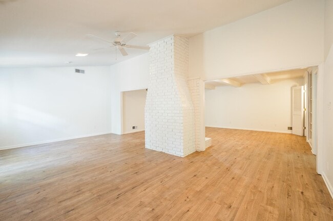 Building Photo - 7670 McHenry Cir E