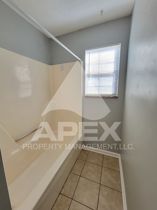 Building Photo - 3 Bd - 2 Ba Single Family Home in North Knoxville - Fountain City!