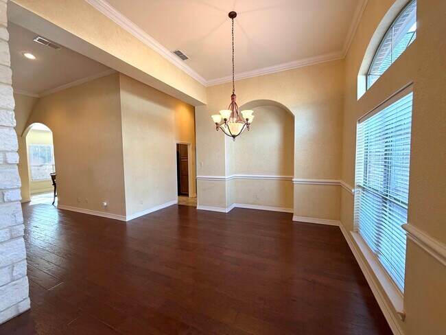 Building Photo - 710 Huntwick Ln