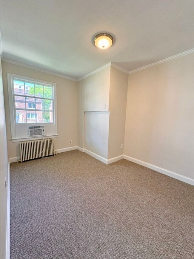 Building Photo - 4534 Avondale St