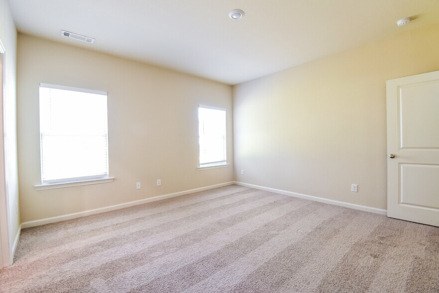 Building Photo - 140 Innis Brk Cir