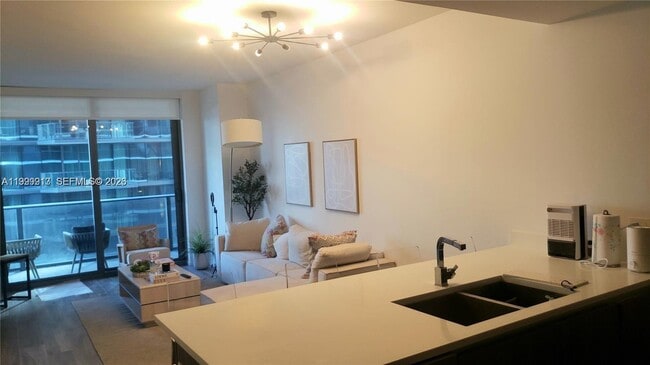 Building Photo - 801 S Miami Ave