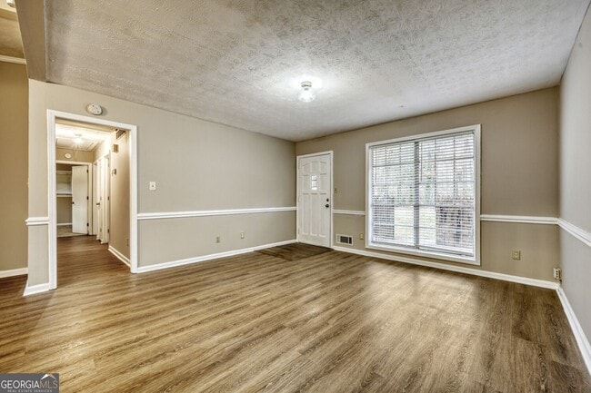 Building Photo - 642 Simone Way