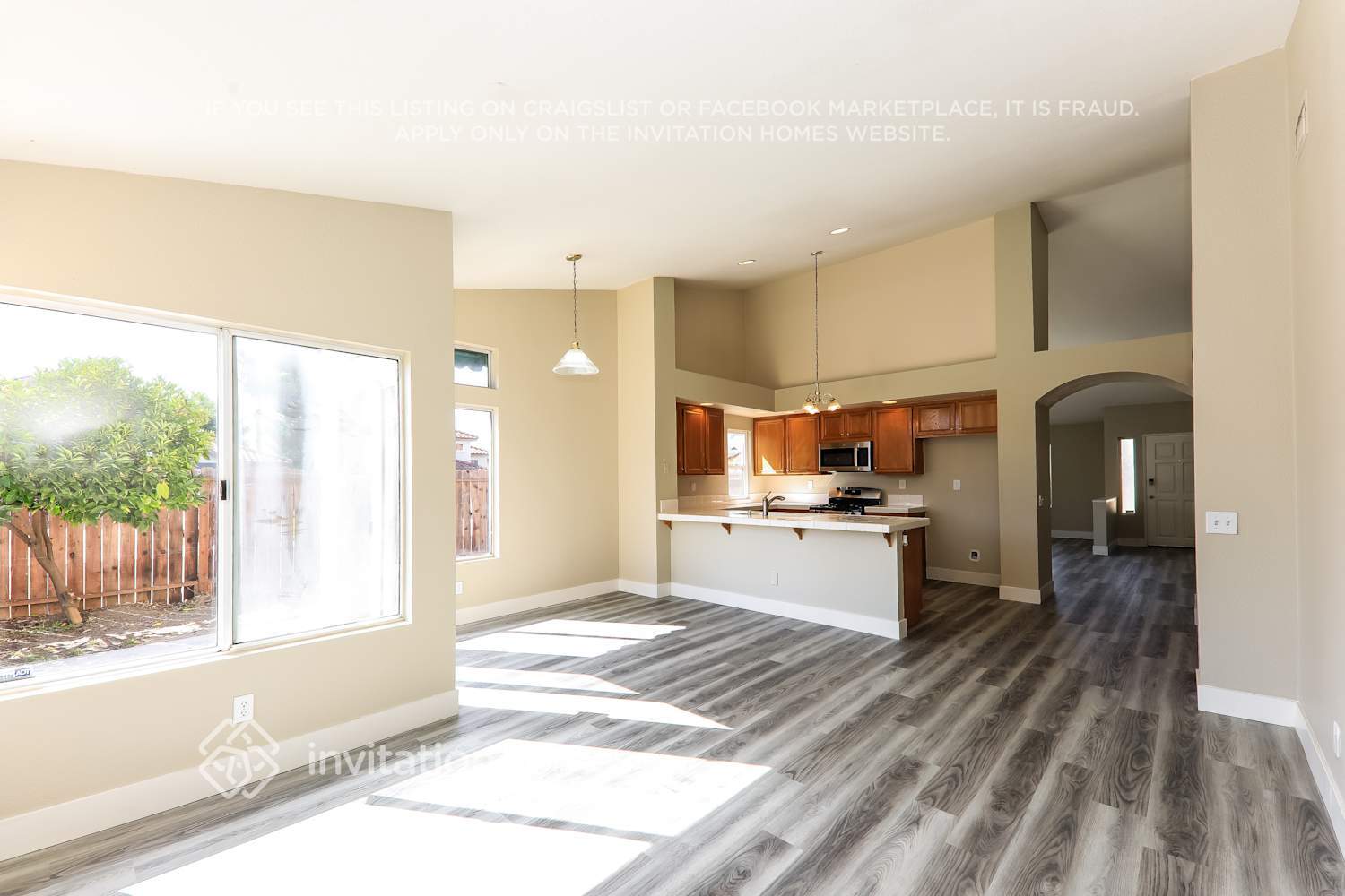 Building Photo - 39272 Vía Lar