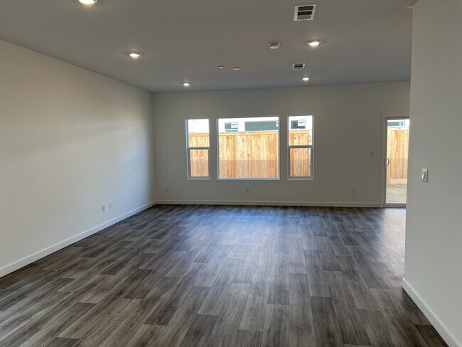 Building Photo - 9634 Maple Ter Ln