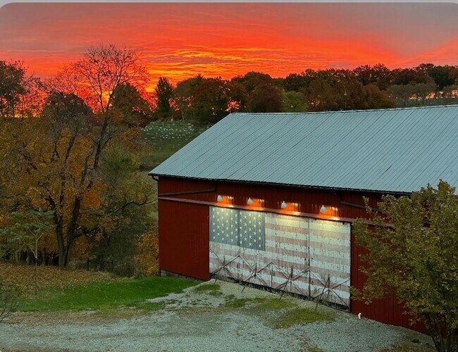 Building Photo - Amazing Farm Property!