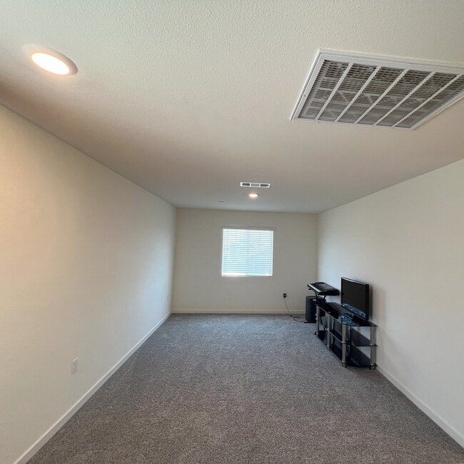 Building Photo - 7815 Cherimoya Dr