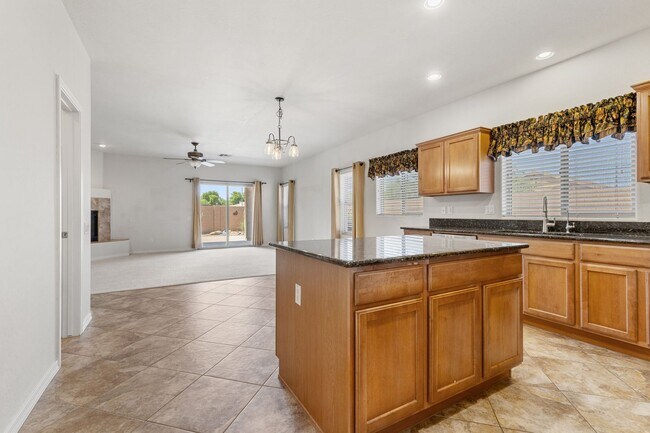 Building Photo - Nice East Mesa Home!
