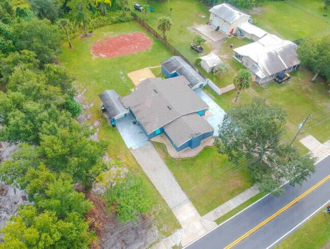 Building Photo - 1735 Grayson Dr