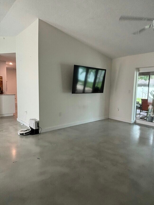 Building Photo - 4250 Marlowe Dr