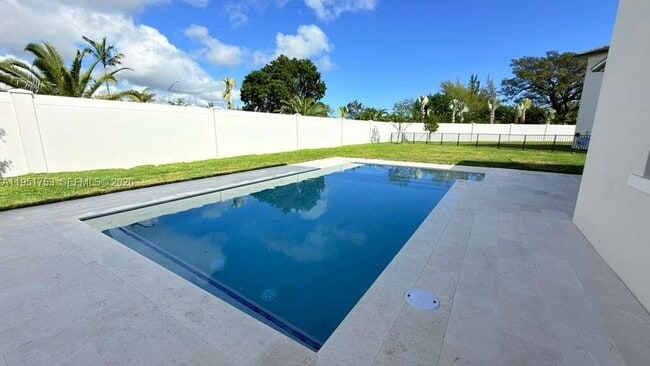 Building Photo - 19700 NE 14th Ave