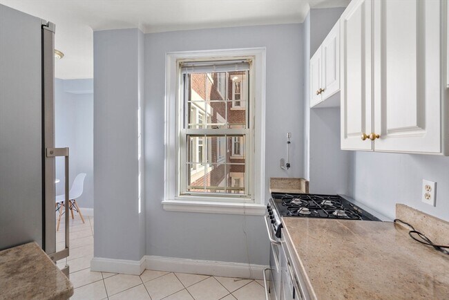 Building Photo - 1450-1454-1454 Beacon St