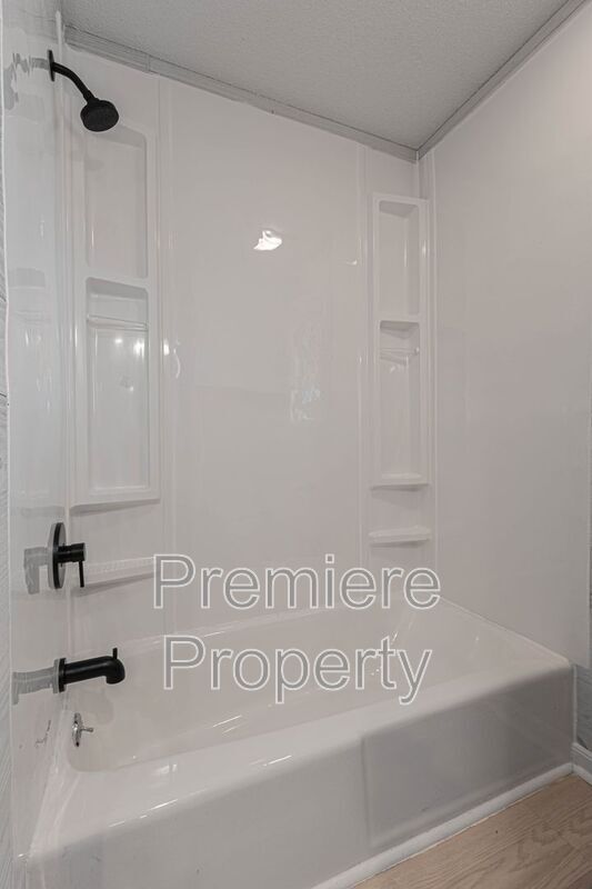 Building Photo - 1331 SW Horizon Dr