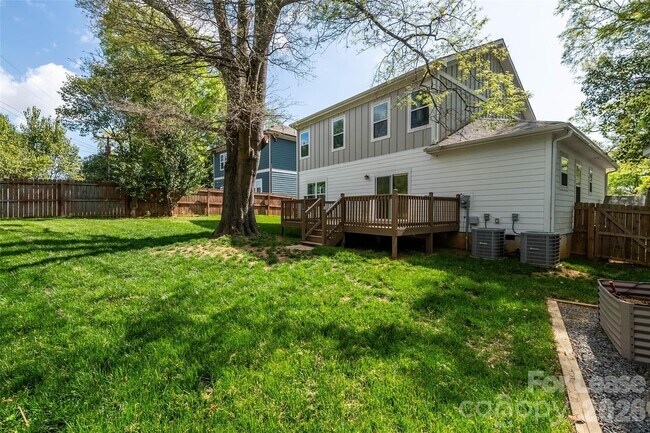 Building Photo - 1516 Princess Pl