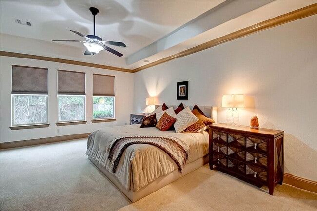 Building Photo - 7 Shearling Ct